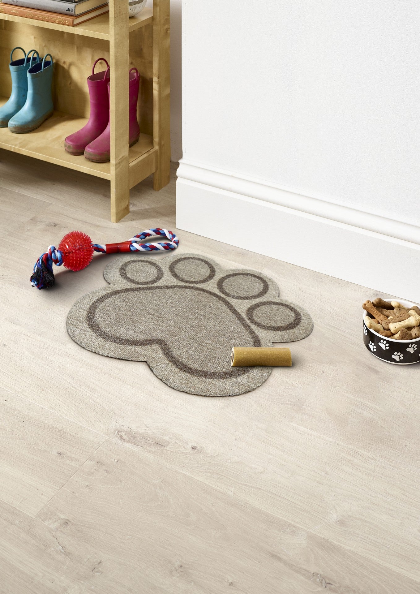 Paw-shaped mat