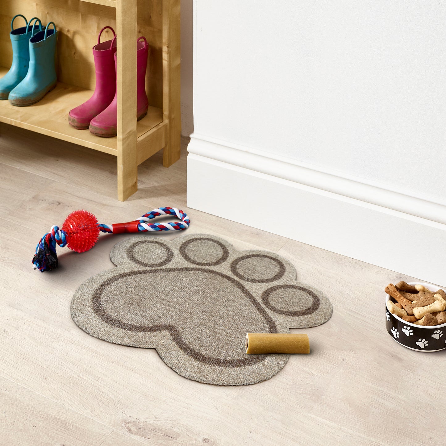 Paw-shaped mat