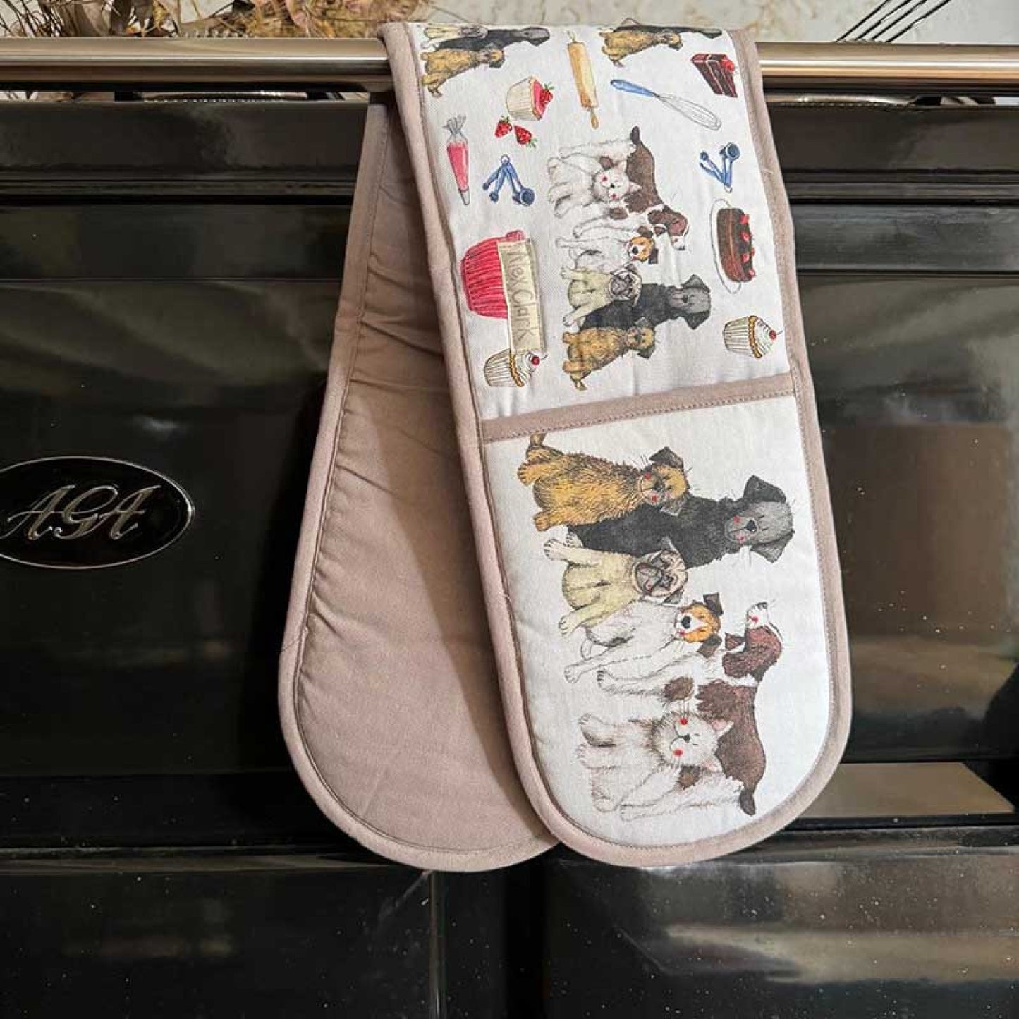 Dogs and treats oven gloves