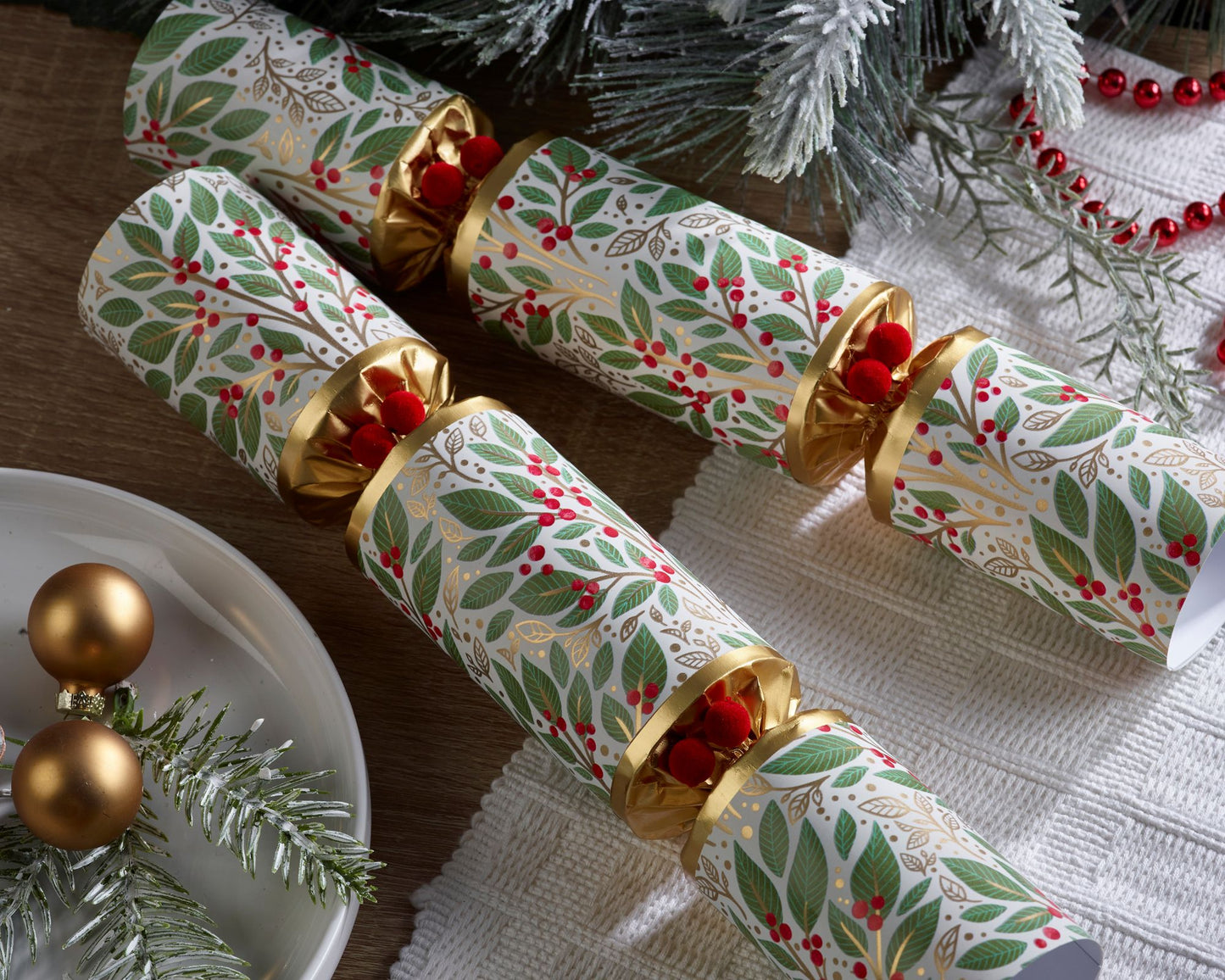 Winter berry crackers