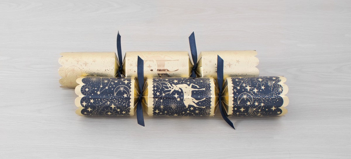 Deluxe gold reindeer crackers